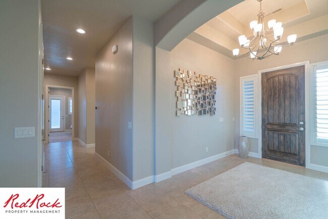 Building Photo - Stunning 2 Bedroom Fully Furnished Home. Community Pool & Mini Golf!