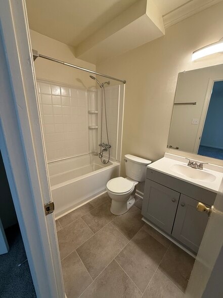 Building Photo - 586 Franklin St