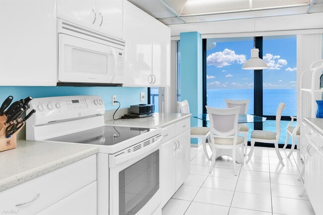 Building Photo - 2 br, 2 bath Condo - 250 S Ocean Blvd Apt 16D