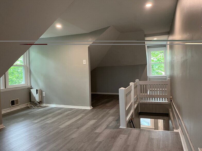 Building Photo - 409 Newton Ave