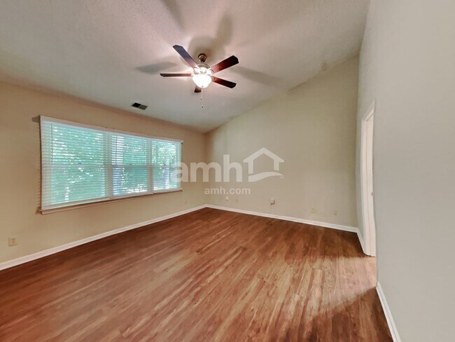Building Photo - 7401 Kinsmore Ln
