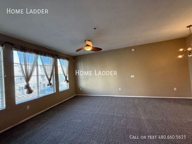 Building Photo - 2402 E 5th St