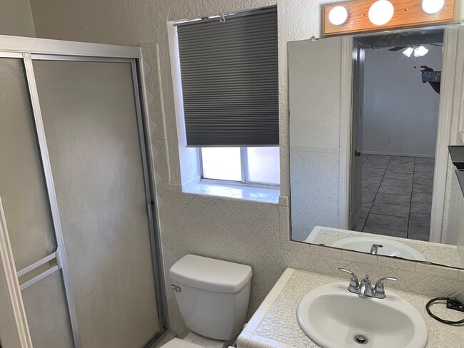 Building Photo - 10609 Lakewood Ave