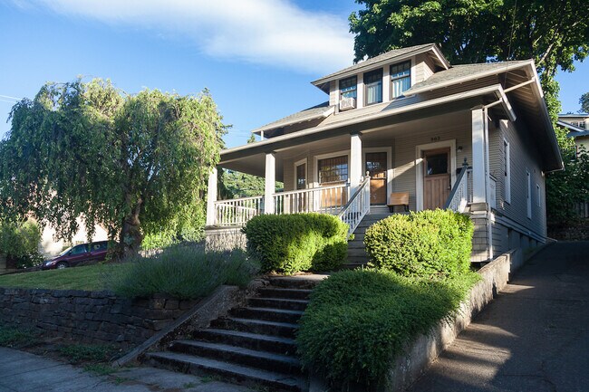 Building Photo - 903 Cascade Ave