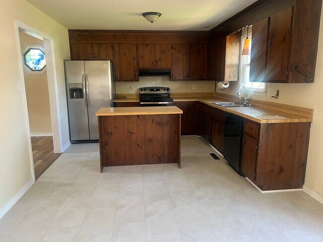 Building Photo - 11425 Walton Lake Rd