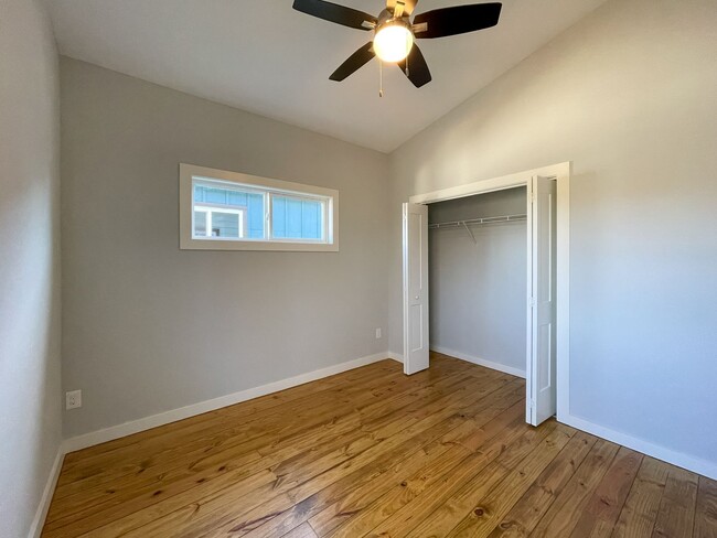 Building Photo - Beautiful Compact Cottage in South Asheville