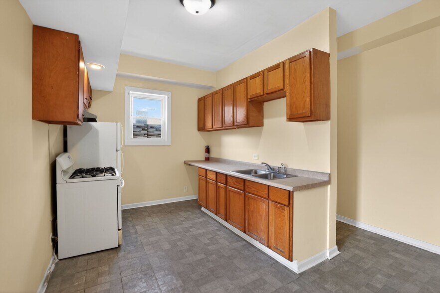 Building Photo - 3544 W 24th St