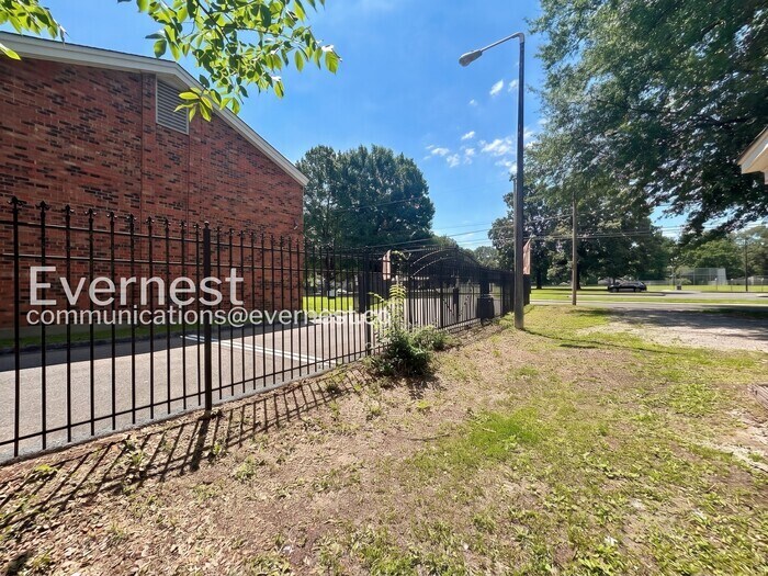 Building Photo - 3376 Spottswood Ave
