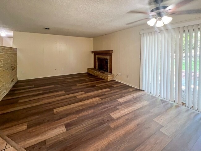 Building Photo - Pet Friendly 4BR/3BA Bedroom House - Available Mid-June!