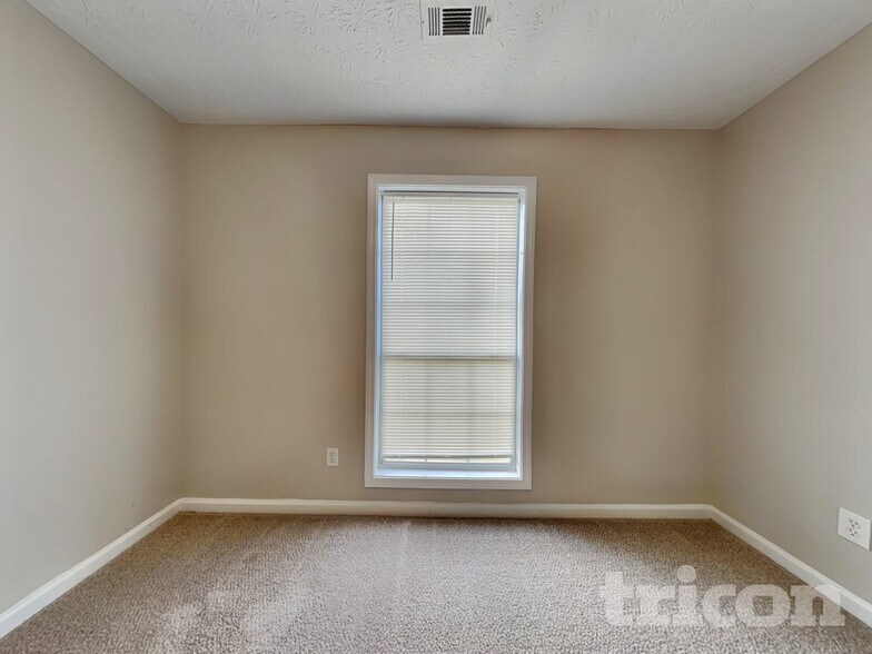 Building Photo - 1685 Nottingham Way