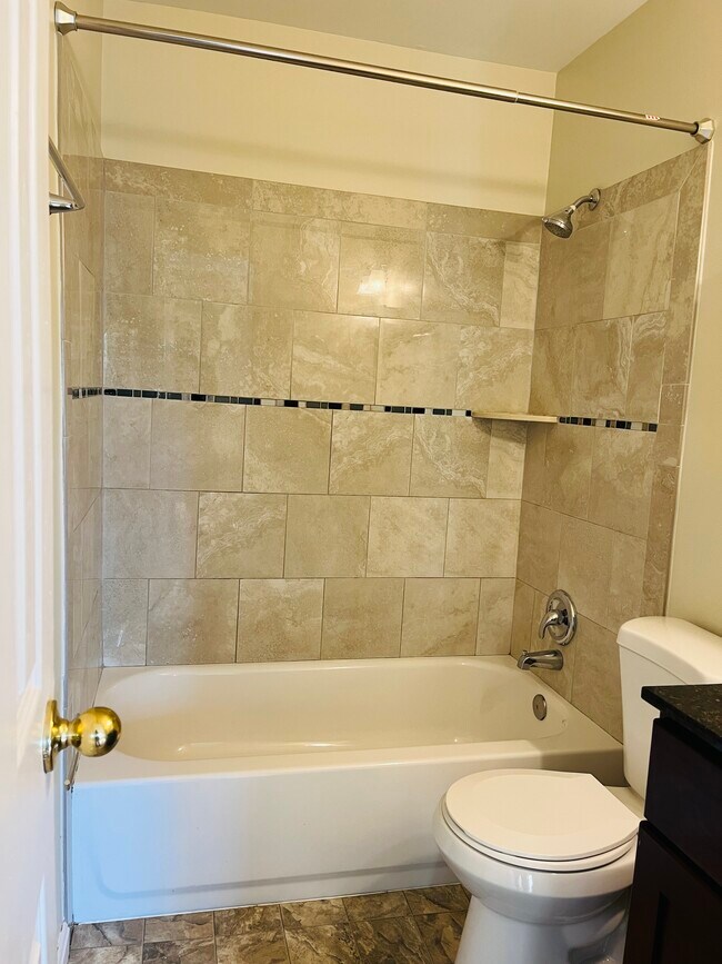 Building Photo - 2 Wimbledon Ln