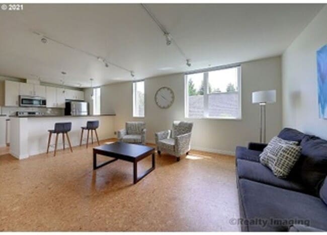 Building Photo - First Floor Front Facing Vibrant Stylish O...