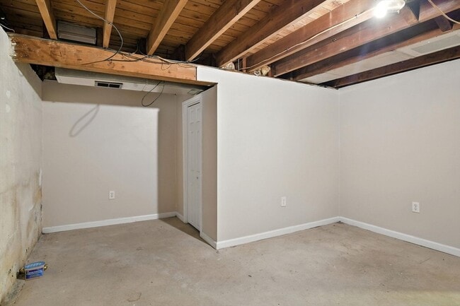 Building Photo - 1118 Boston Rd