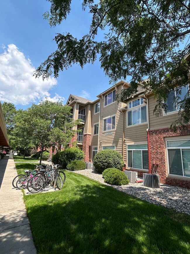 Building Photo - Modern Condo Living in the Heart of Fort C...