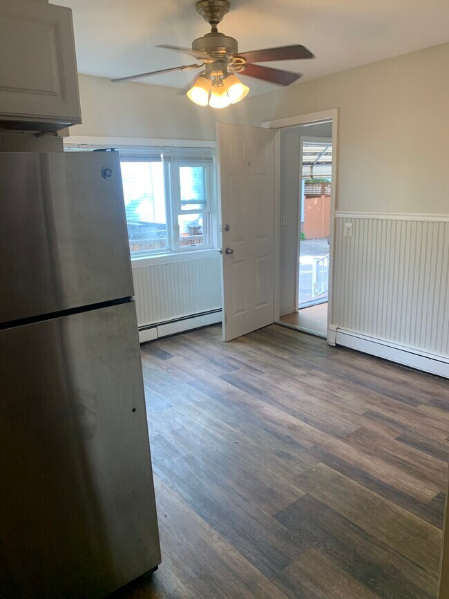 Building Photo - 10 Fourth St Pl