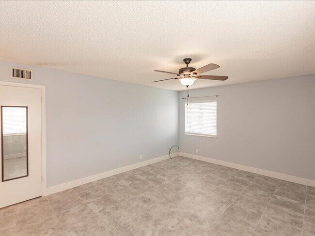 Building Photo - 231 Pine HOV Cir
