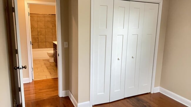 Building Photo - Single Family Home in St Paul with Garage!!