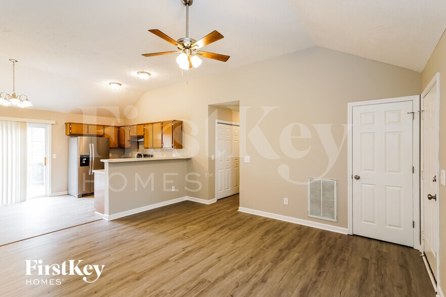 Building Photo - 112 SADDLESTONE Ct S