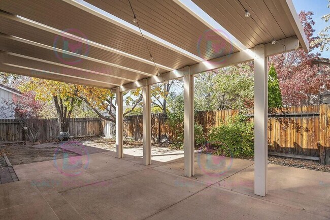 Building Photo - 3059 Creekwood Dr