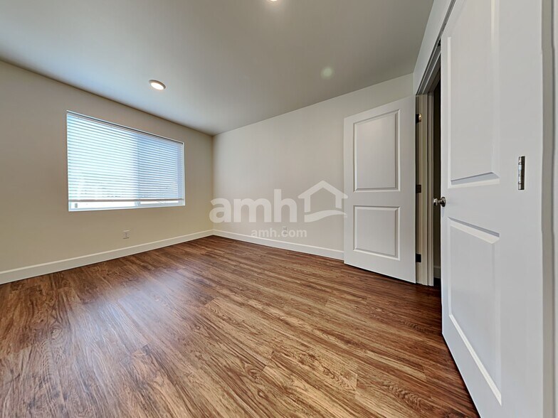 Building Photo - 19301 17th Ave Ct E