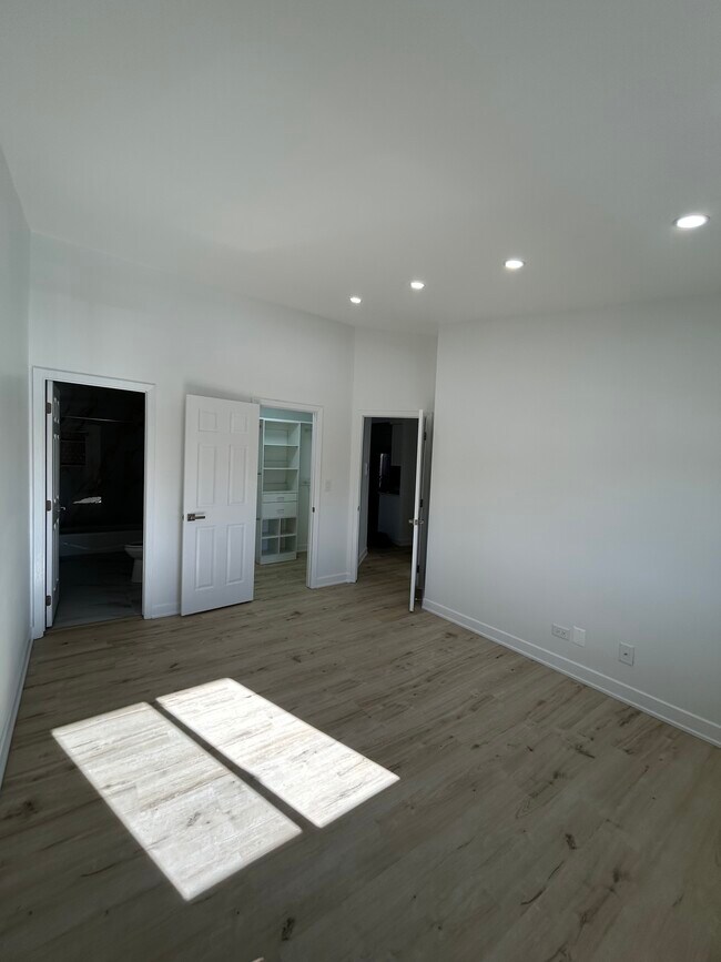 Building Photo - 18 Echo Ct