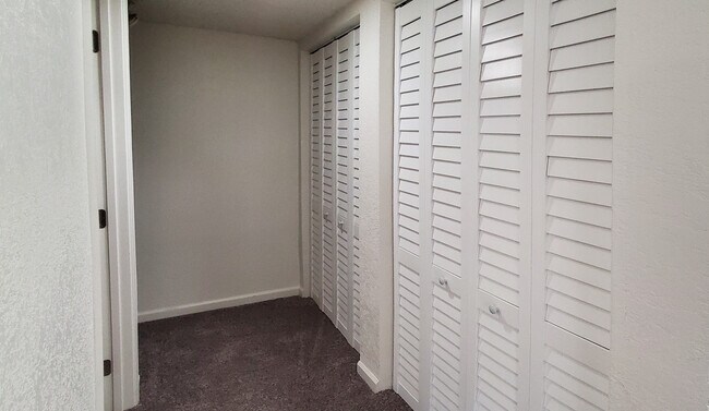 Building Photo - 3101 Garden Cir