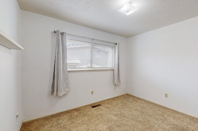 Building Photo - 7309 Coulson Dr NE