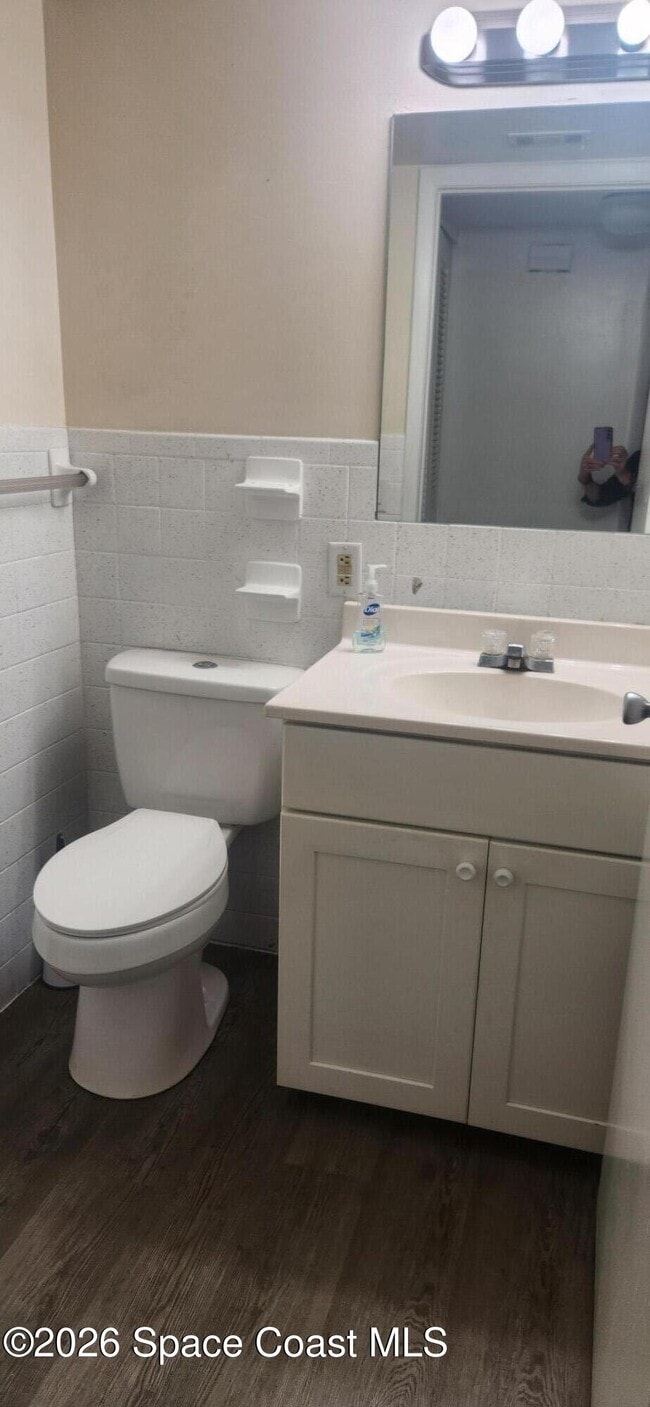 Building Photo - 520 Palm Springs Blvd