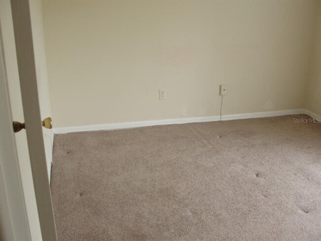 Building Photo - 15235 W Pond Woods Dr