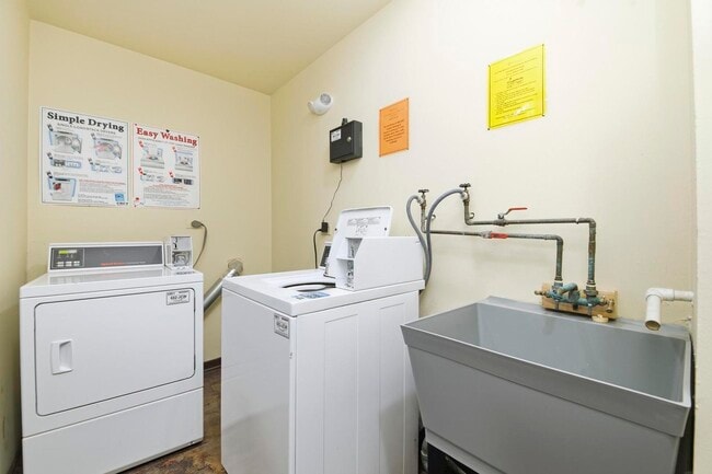 Building Photo - 9803 Bianco Terrace