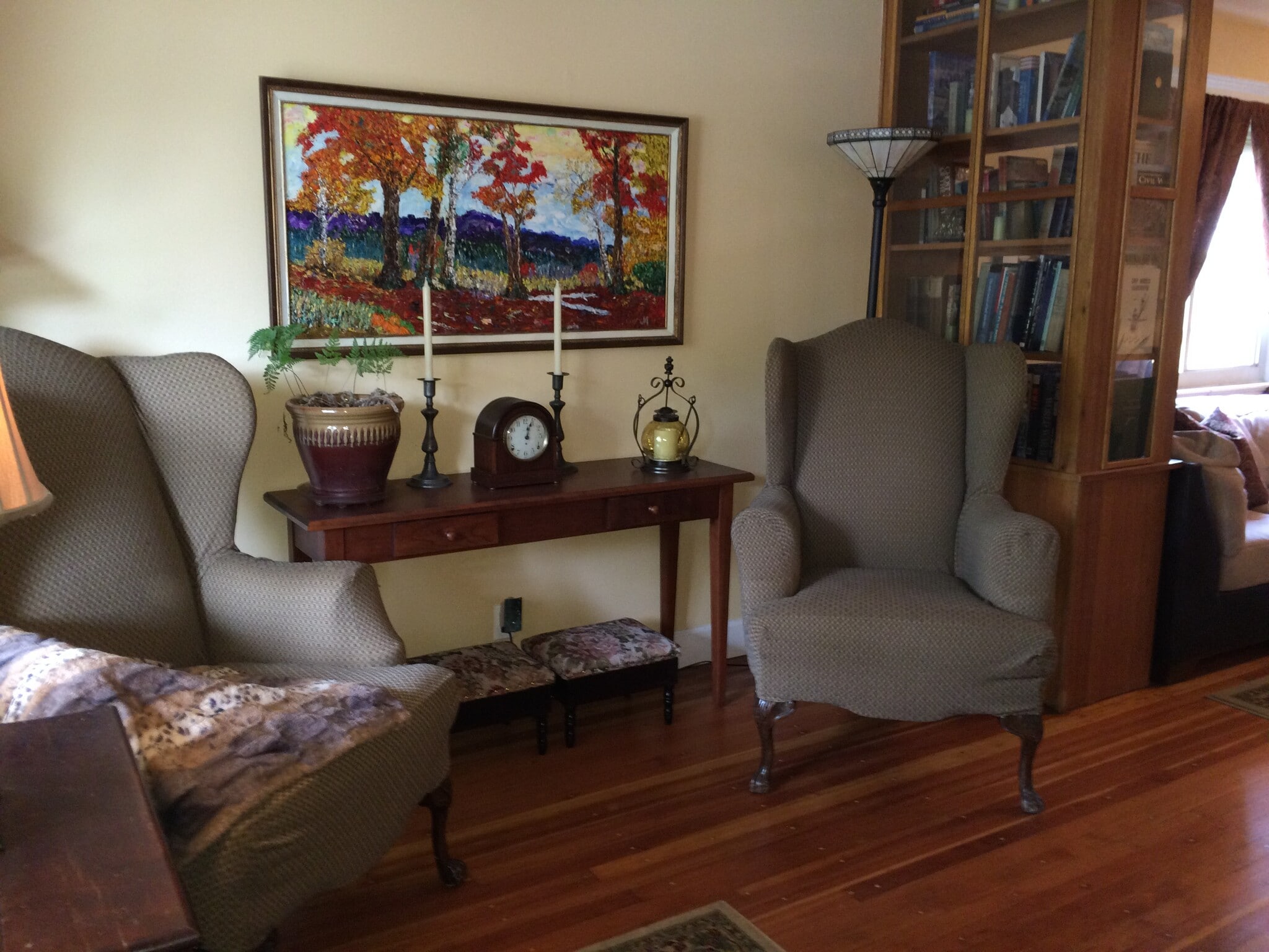 Living room. Original wood floors throughout - 4938 Meade st