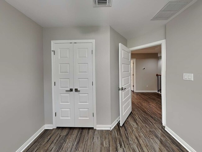 Building Photo - 179 Holly St