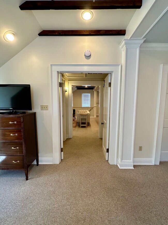 Building Photo - 3027 Chestnut St