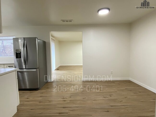 Building Photo - Amazing 4 bed, 2 bath house in Renton. AVAILABLE NOW!