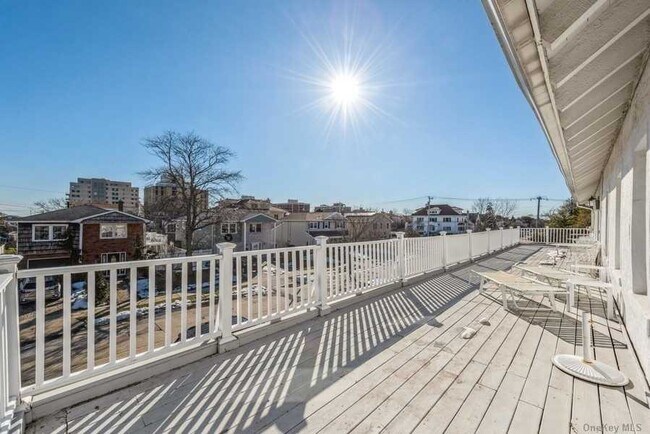 Building Photo - 161 W Beech St