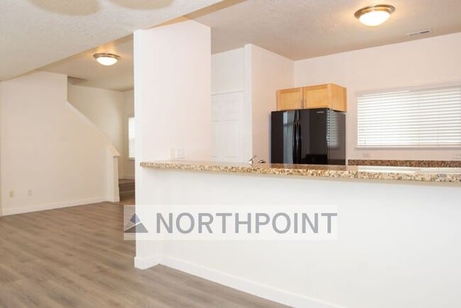 Building Photo - 2BR 2BA Condo w/ Underground Parking • In-Unit Laundry • Gated Courtyard in Salt Lake City