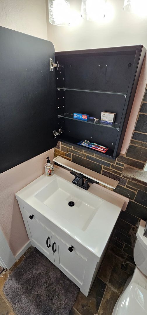 Building Photo - Fully Furnished, All Utilities Included, D...