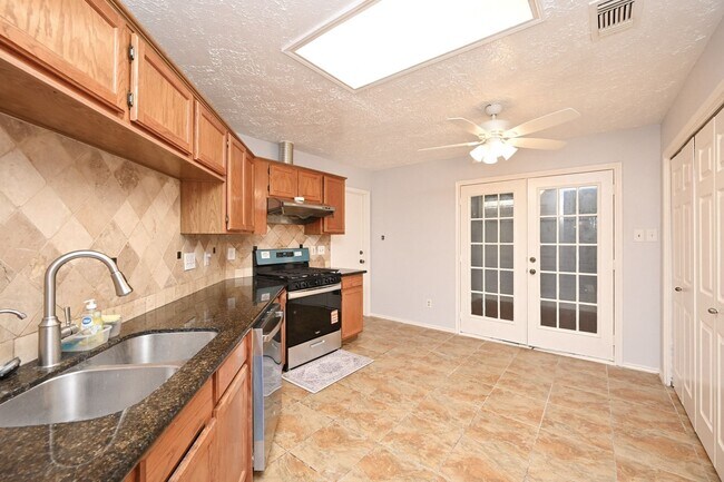 Building Photo - 3551 Santa Rosa Ln