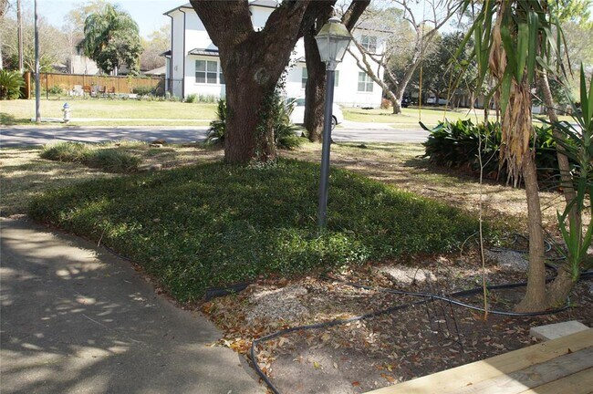 Building Photo - 5564 Aspen St