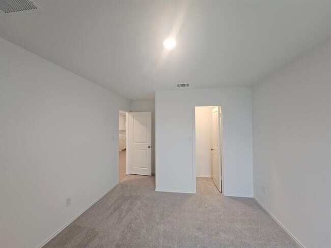 Building Photo - 2329 Silvercloud Dr