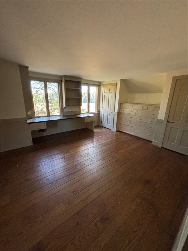 Building Photo - 930 W Bloomfield Rd