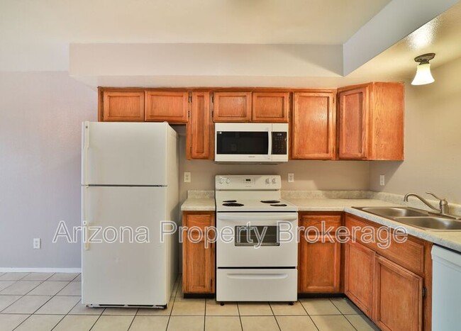 Building Photo - 6144 E Glencove St