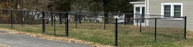 Fenced Dog Run - 406 W Franklin St