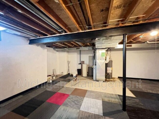 Building Photo - 4174 Hunters Cir E