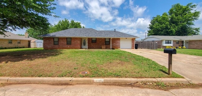 Building Photo - 3 Bedroom 1.5 Bath with Garage