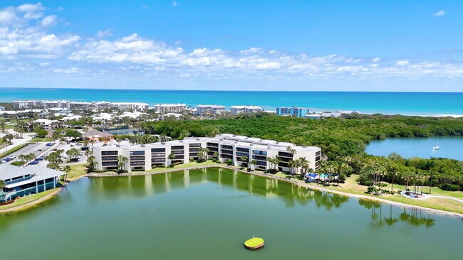 Building Photo - 221 NE Plantation Rd