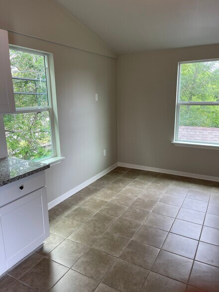 Building Photo - 6623 Myrtle St