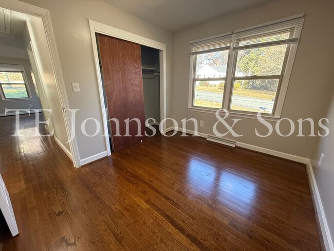 Building Photo - Cozy Single-Story Duplex Living on Raeford Ave