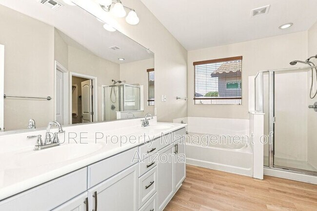 Building Photo - 1711 W Paisley Dr