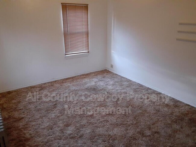 Building Photo - 769 N 8th St